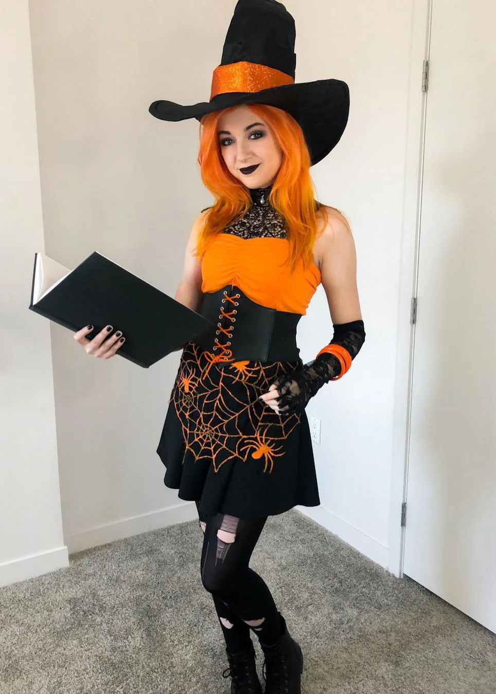 Cahlaflour — Cosplayer, Gamer, TikTok Star, YouTuber, American