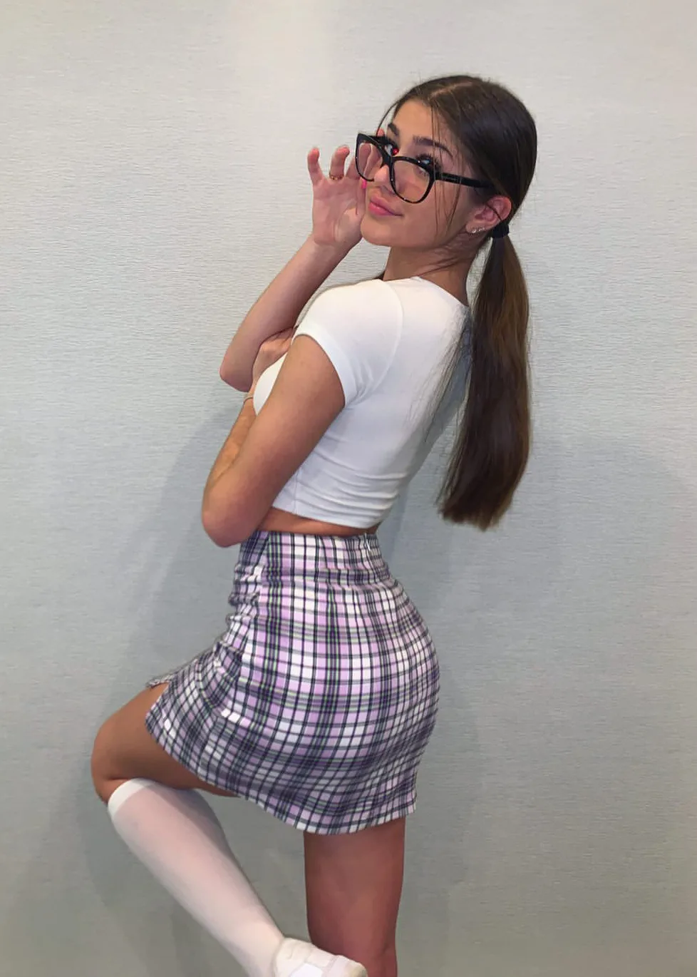 Caila Tsamutalis photo 1 — American, Brown