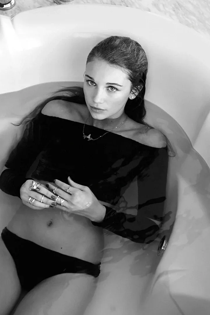 Cailin Russo photo 8 — Blonde, Slim
