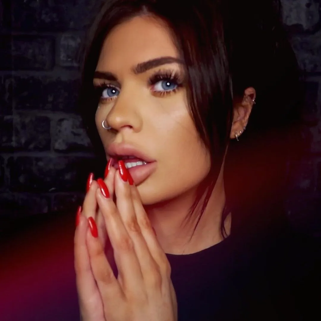 Calamity ASMR photo 1 — Brown, Slim