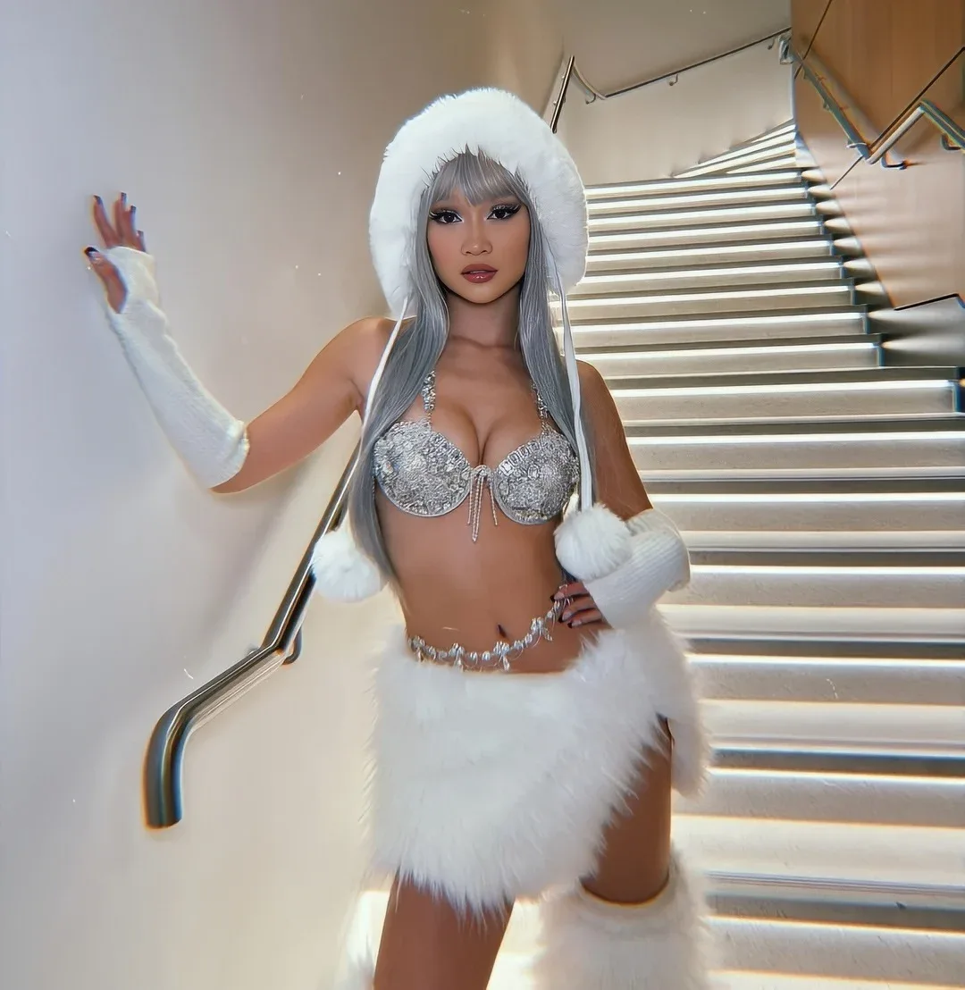 Callina Liang photo 13 — Canadian),  (English),  (Chinese, Black