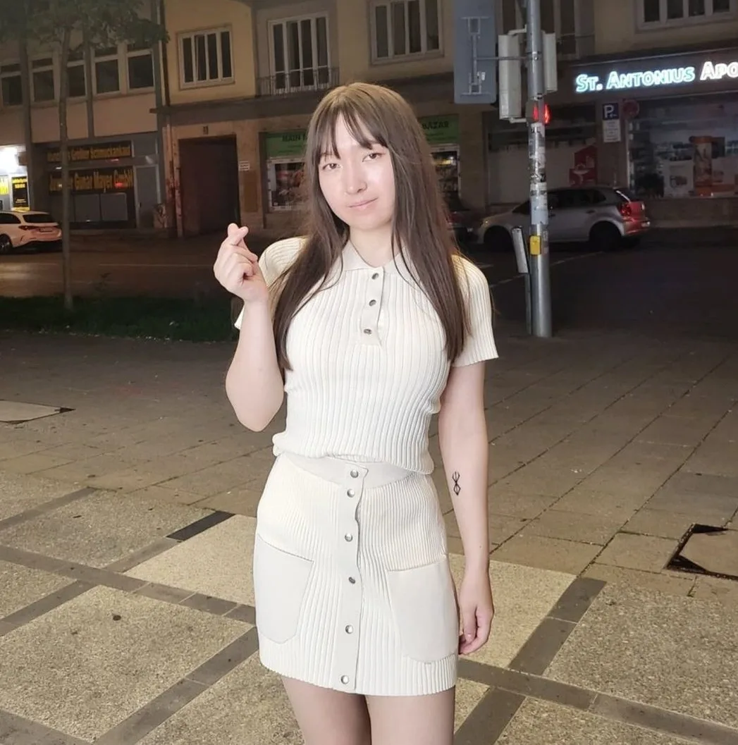 Caltys photo 1 — Swedish),  (South Korean, Brown