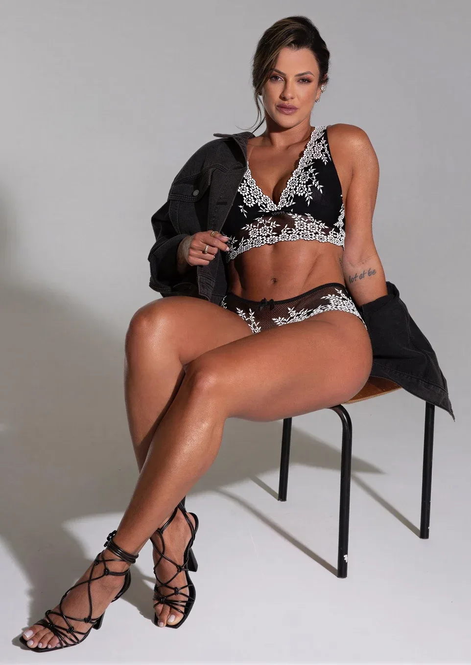 Camilla Santiago photo 2 — Brown, Athletic