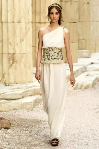 Camille Hurel photo 8 — Brown, Slim