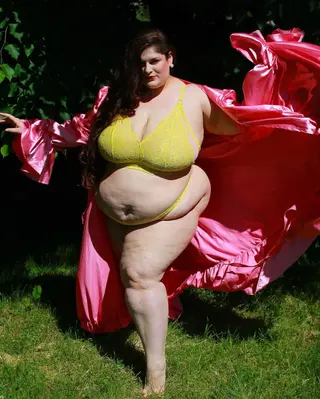 Carina Shero photo 10 — Brown, Caucasian