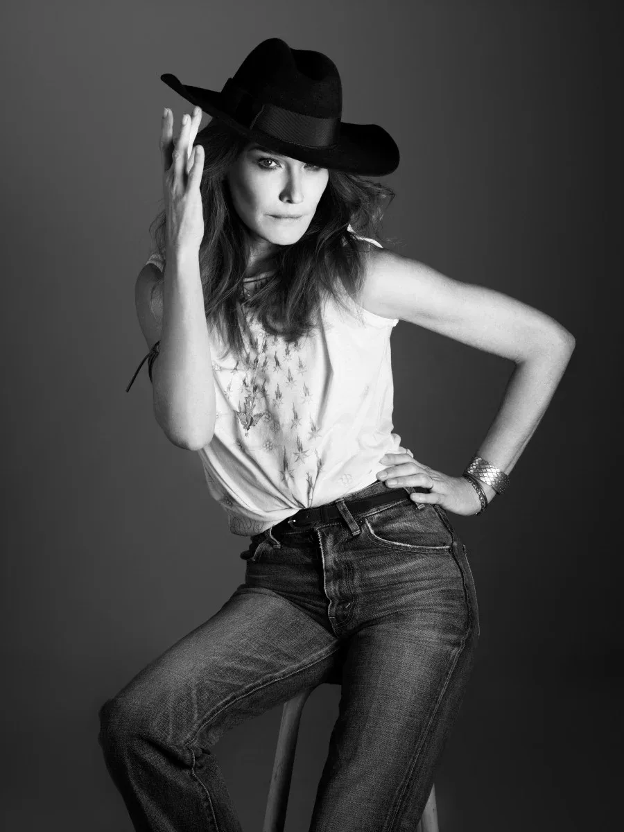 Carla Bruni photo 18 — Celebrity, Model (former), Musician, Politician (former), Supermodel (former), French),  (Italian