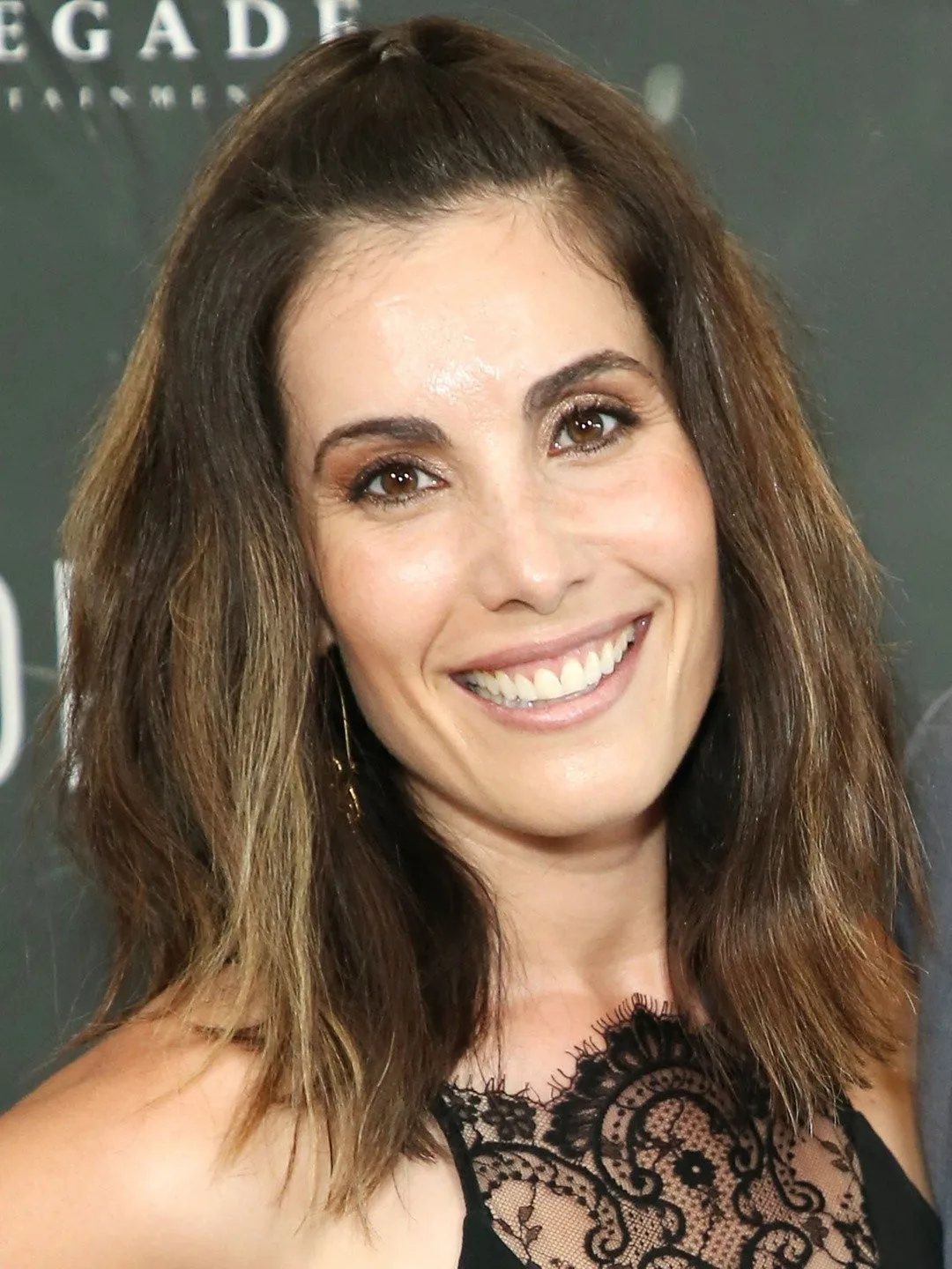 Carly Pope photo 15 — Average, Brown