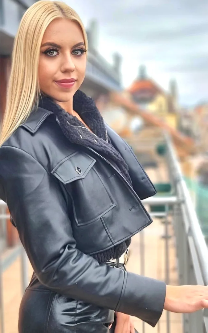 Caroline Bee photo 19 — Czech, Blonde