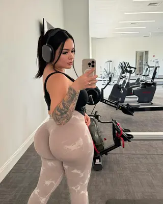Caroul Holmes photo 3 — BBW, Hazel