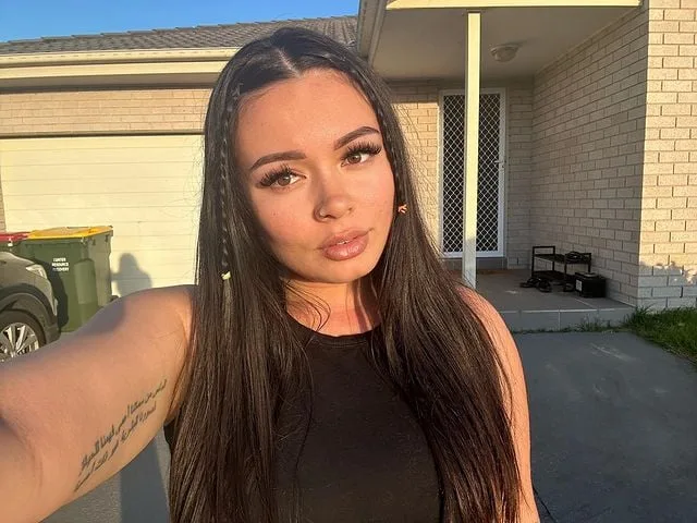 Caroul Holmes photo 4 — Hazel, Caucasian