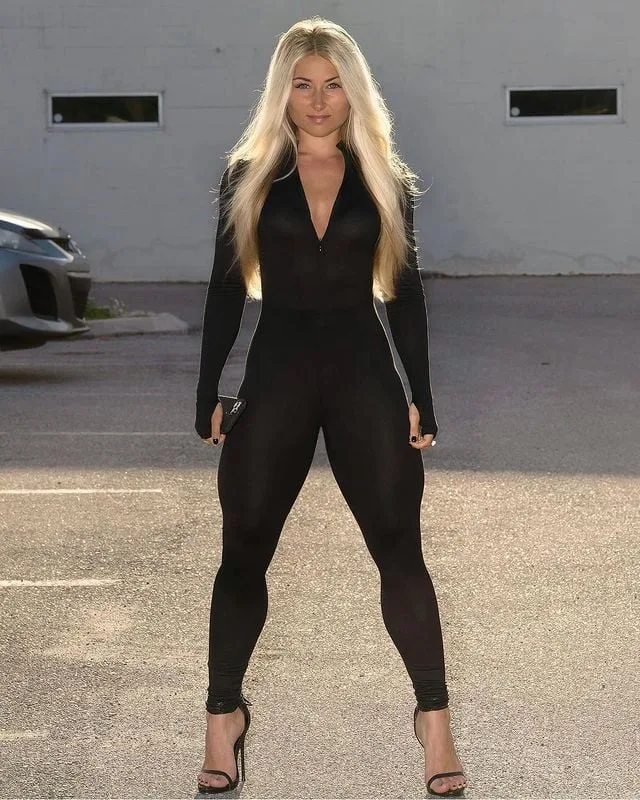 Carriejune Anne Bowlby photo 6 — Business Woman, Cheerleader (former), Content Creator (Non-Adult), Fitness Model, Fitness Trainer, Influencer, Sportswoman: Gymnast (former), TikTok Star, YouTuber, American