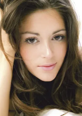 Casey Batchelor photo 15 — Average, Brown