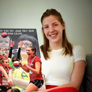 Celine Van Gestel photo 12 — Brown, Athletic