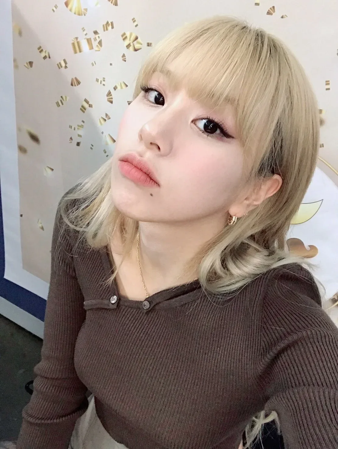 Chaeyoung photo 3 — Slim, Brown