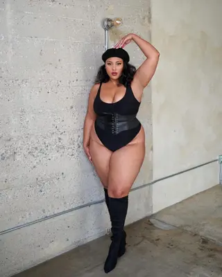 Chantelle Tyler photo 18 — Chubby, Black
