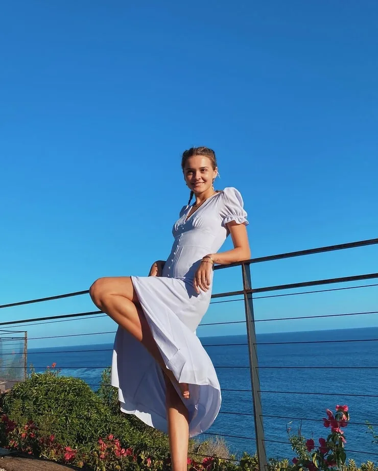 Charlotte Lawrence photo 18 — Artist, Musician, YouTuber, American