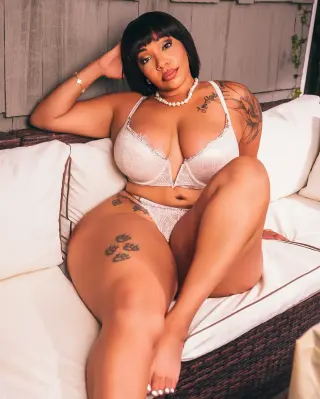 Chela Sway photo 14 — Black, Chubby