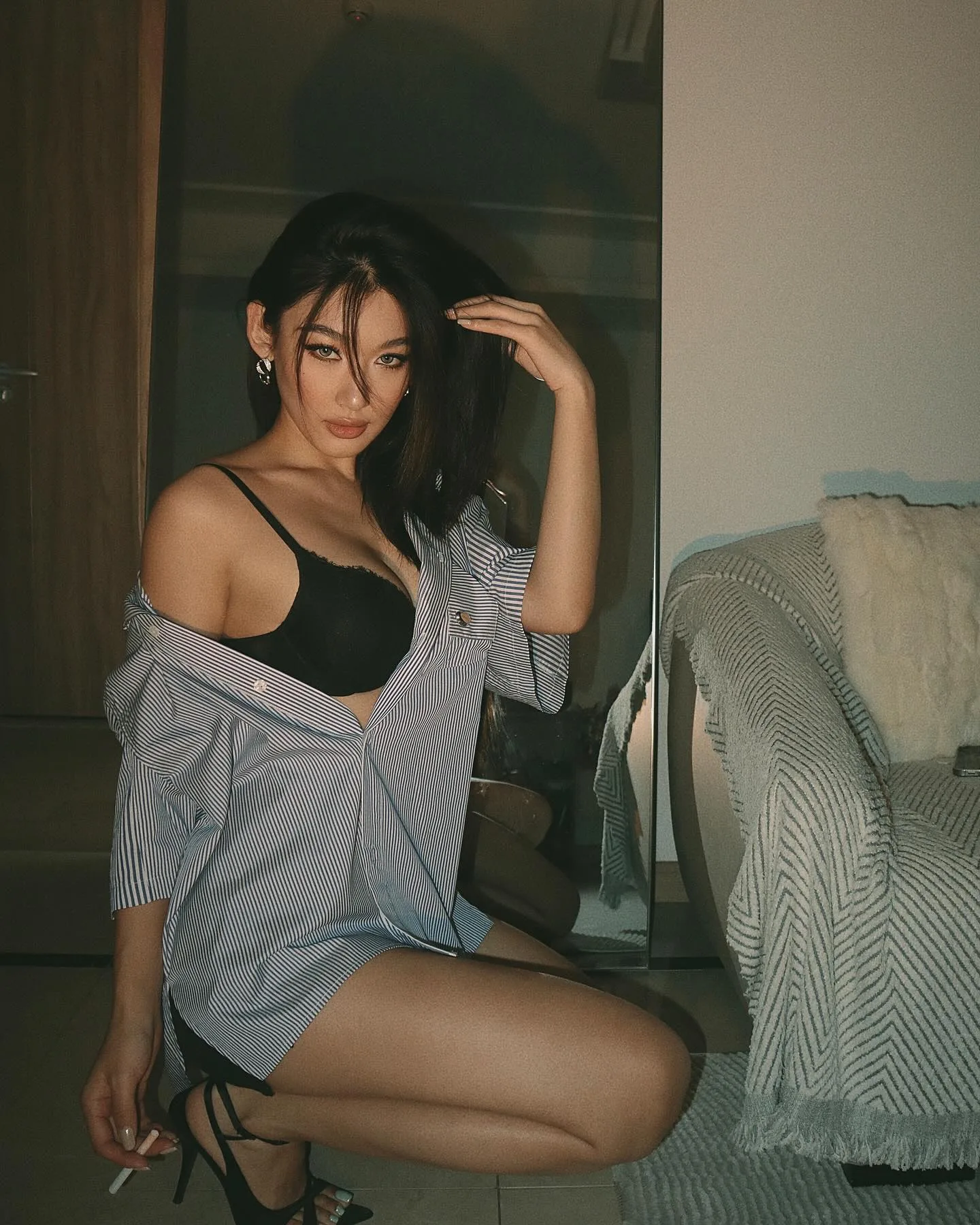 Cher Lee photo 8 — Brown, Slim