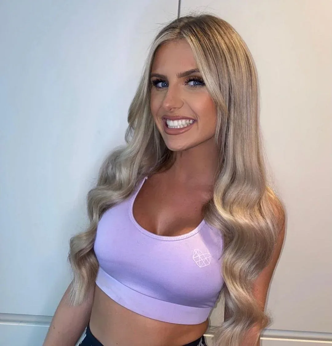 Chloe Burrows photo 14 — Blonde, Slim