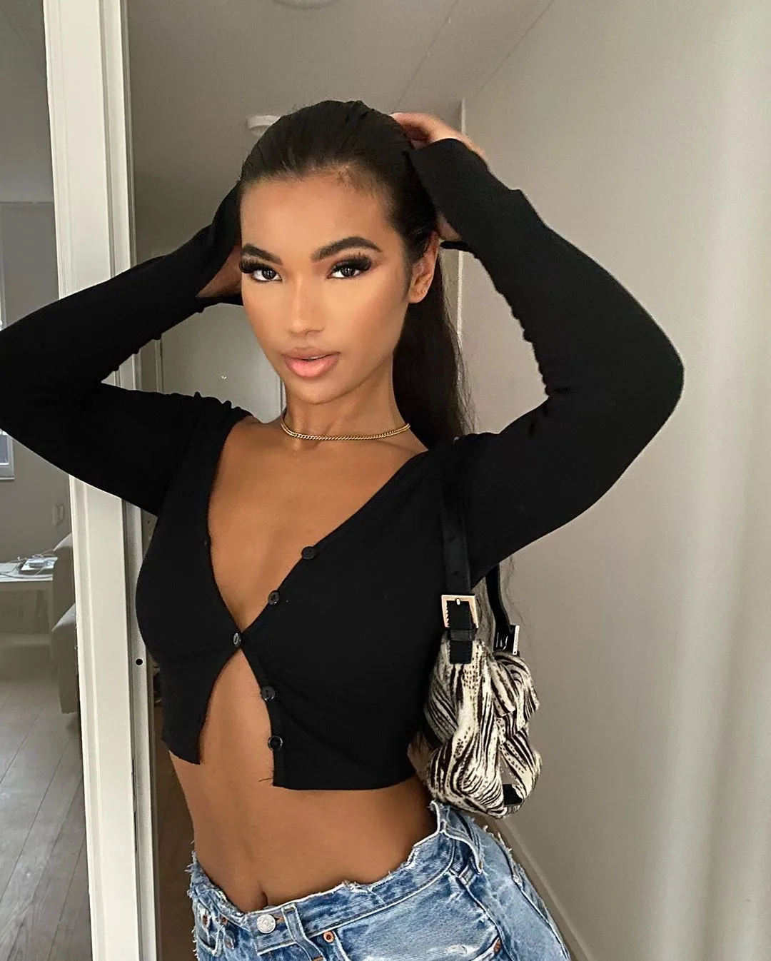 Chloe Scantlebury photo 11 — Black, Hooters Girl, Influencer, TikTok Star