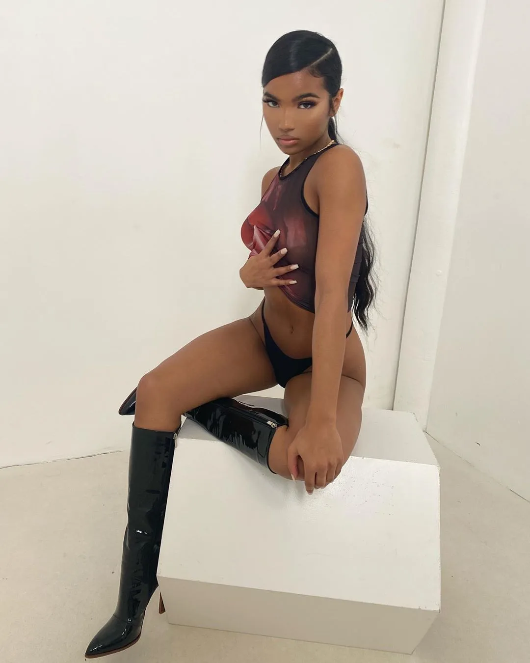 Chloe Scantlebury photo 12 — Hooters Girl, Influencer, TikTok Star, British