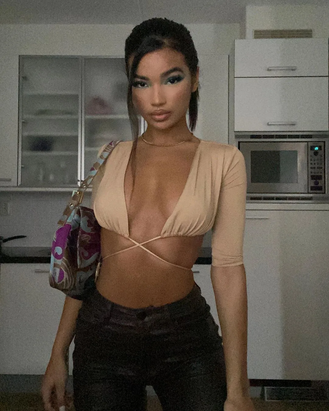 Chloe Scantlebury photo 13 — British, Brown