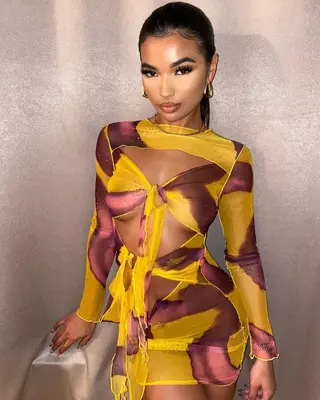 Chloe Scantlebury photo 14 — Brown, Slim