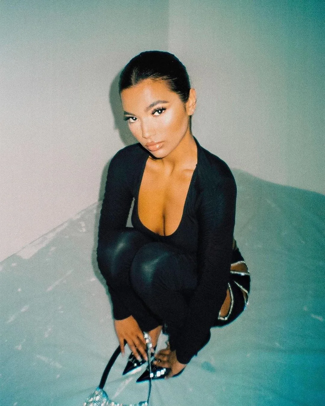 Chloe Scantlebury photo 4 — Brown, Black
