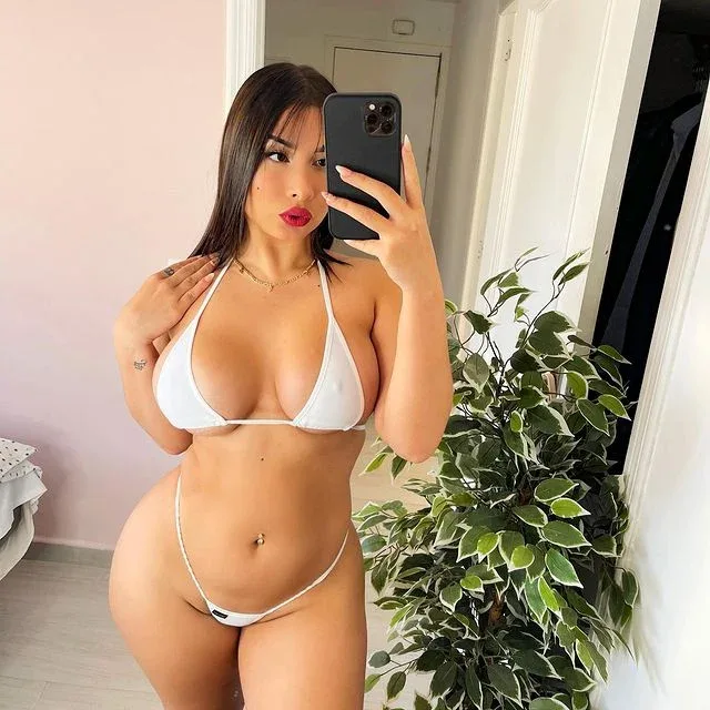 Chloe Warm photo 13 — Cuban, Black