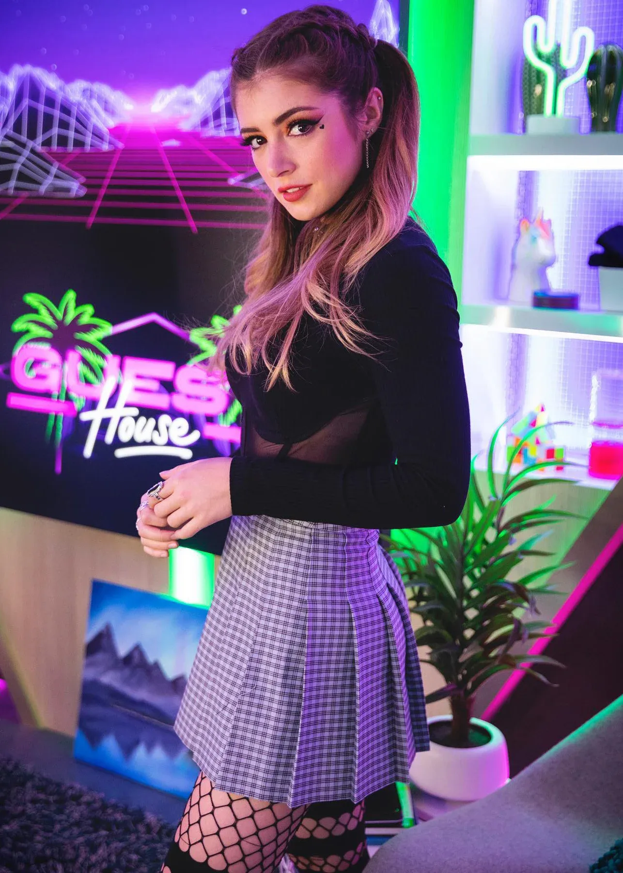 Chrissy Costanza photo 4 — Brown, Caucasian