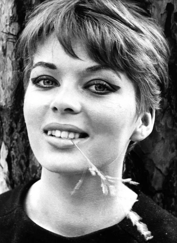 Christa Paffgen photo 14 — Brown, Slim