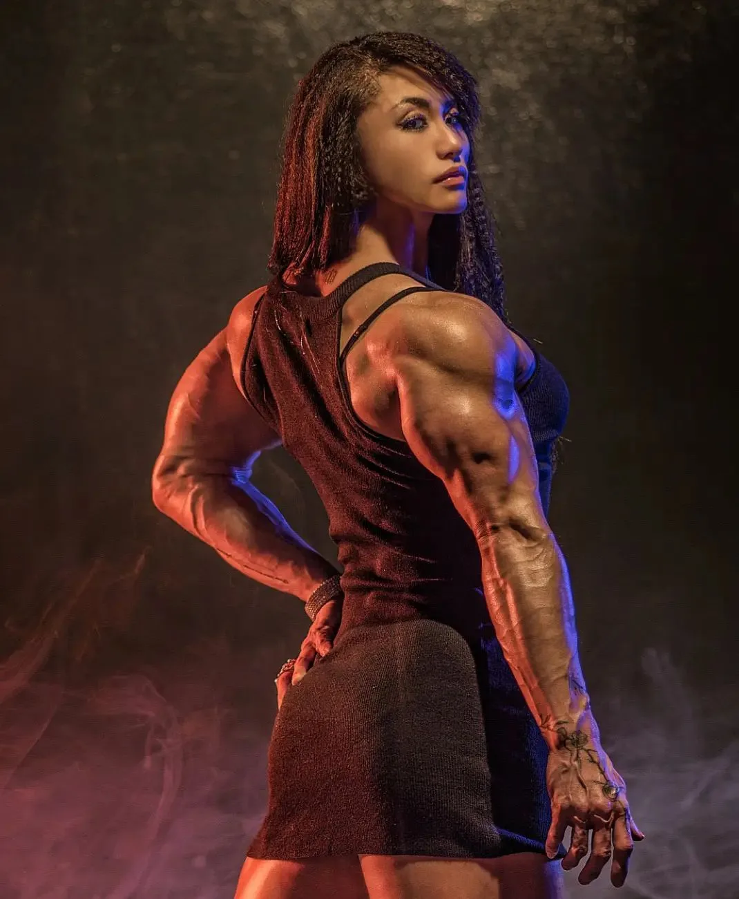 Chunri Kim photo 21 — Muscular, Brown