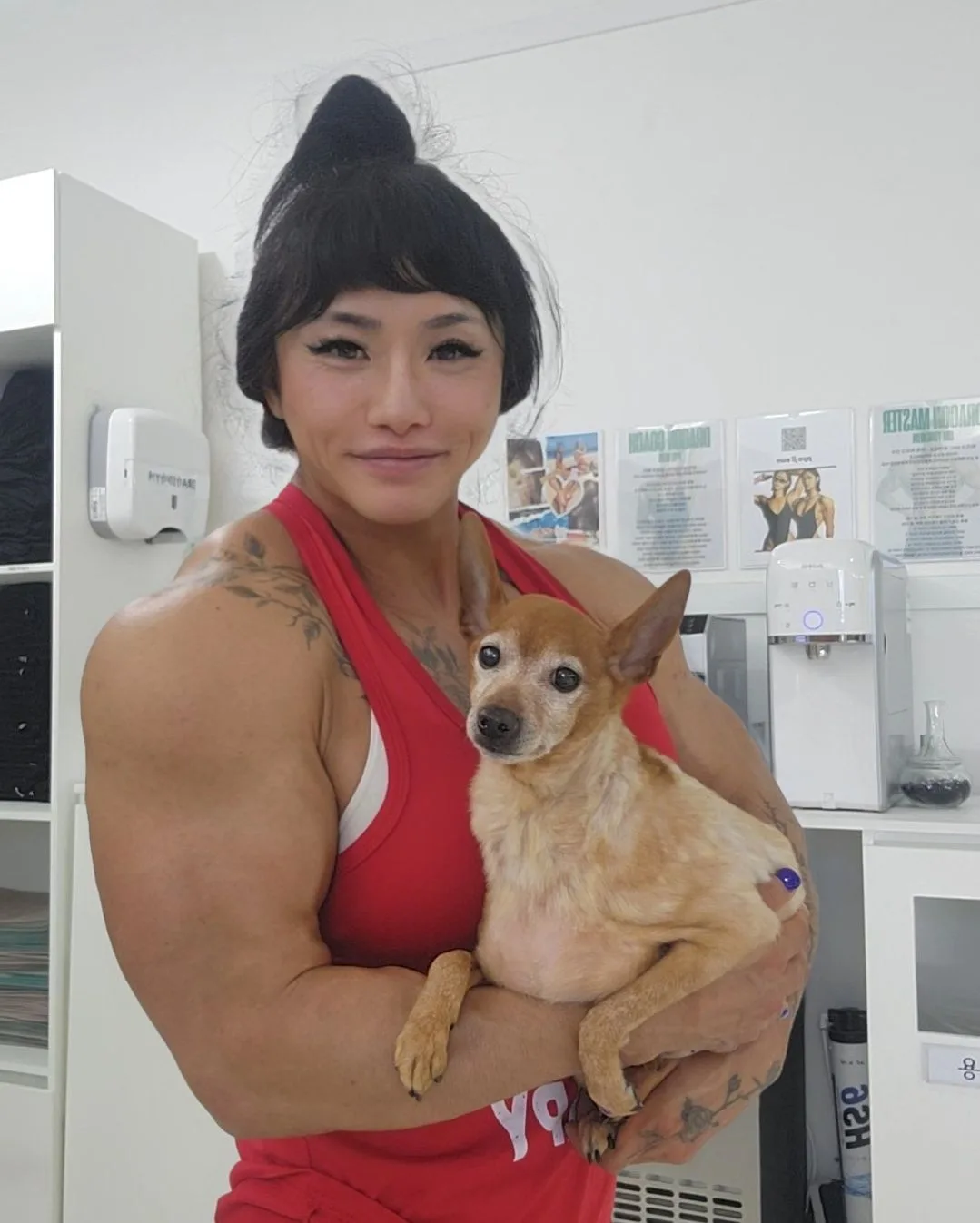 Chunri Kim photo 9 — Muscular, Brown
