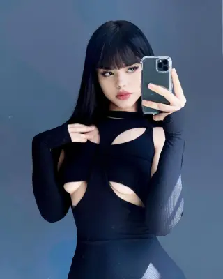 Chxrryxblossom photo 11 — Latin, Adult Model, Model