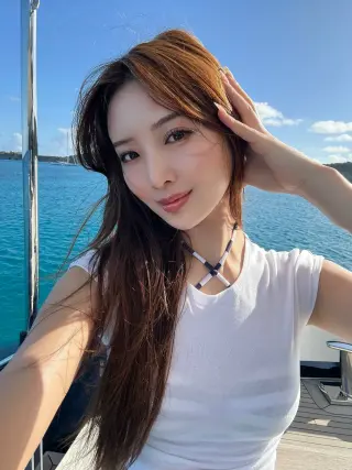 Cjd Arisa photo 4 — Brown, Asian