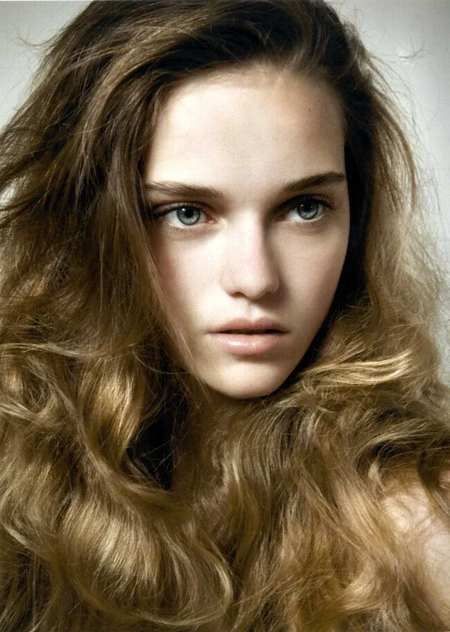 Claire De Jong photo 2 — Blonde, Slim