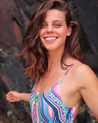 Clara Alvarado photo 14 — Brown, Slim