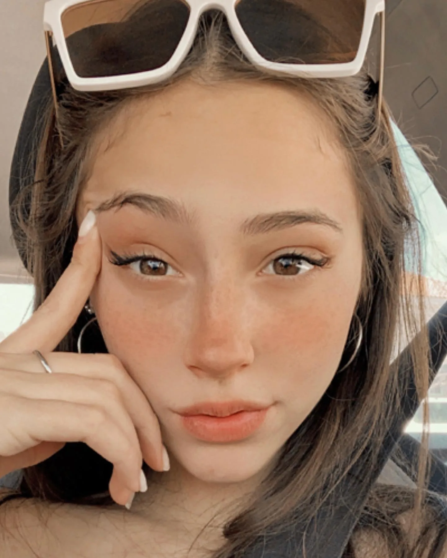 Clari Cremaschi photo 10 — Brown, Latin