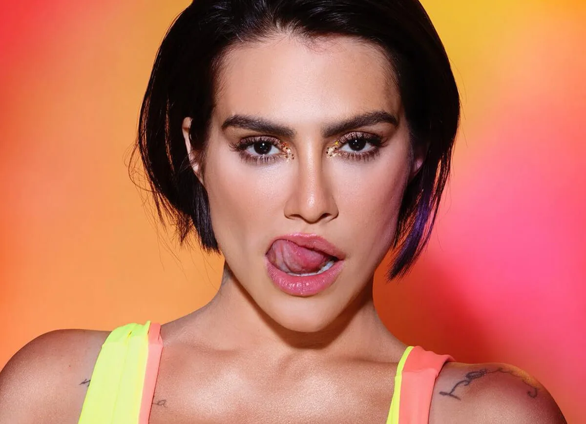Cleo Pires photo 15 — Slim, Brown