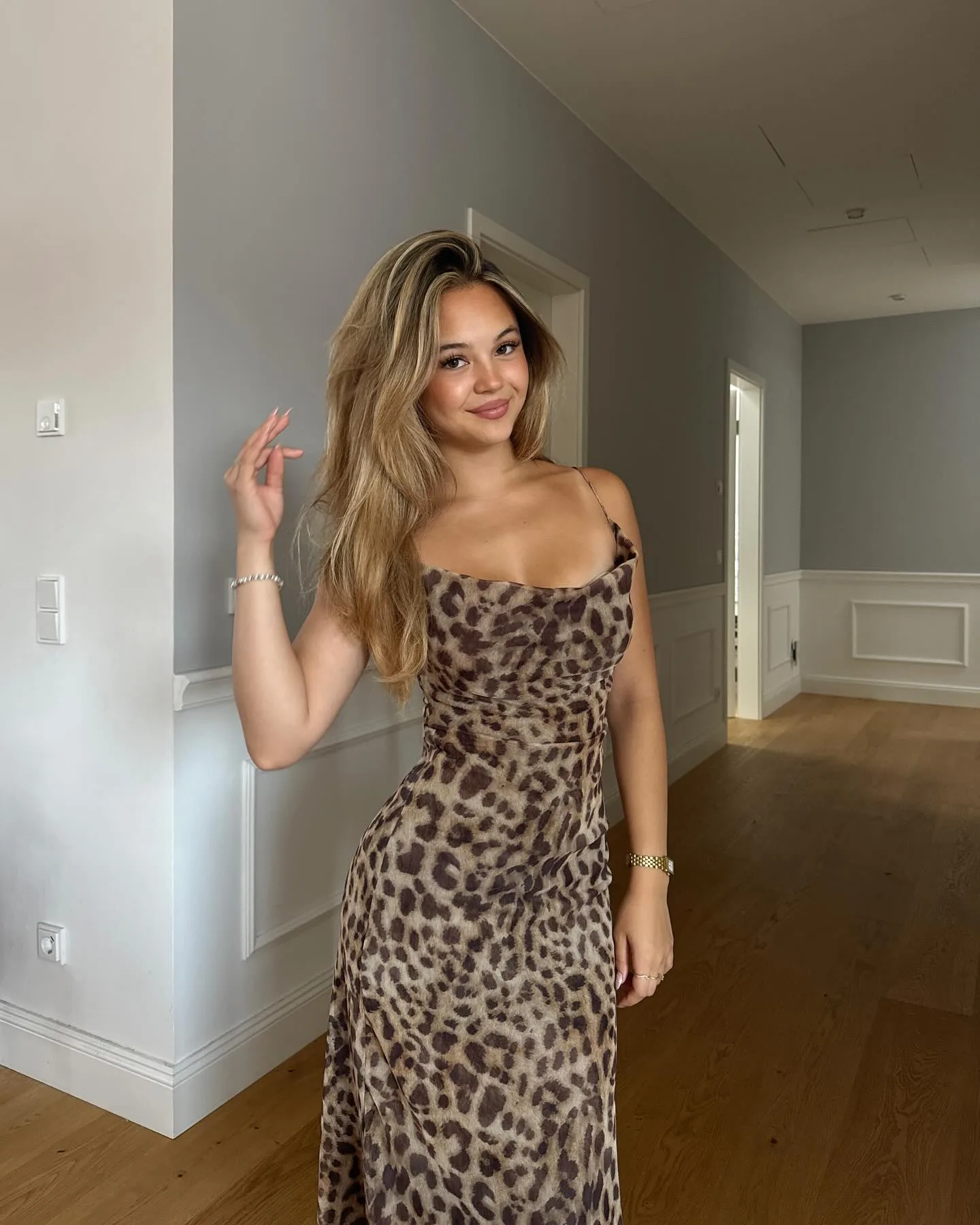 Coco Carol photo 3 — Average, Brown