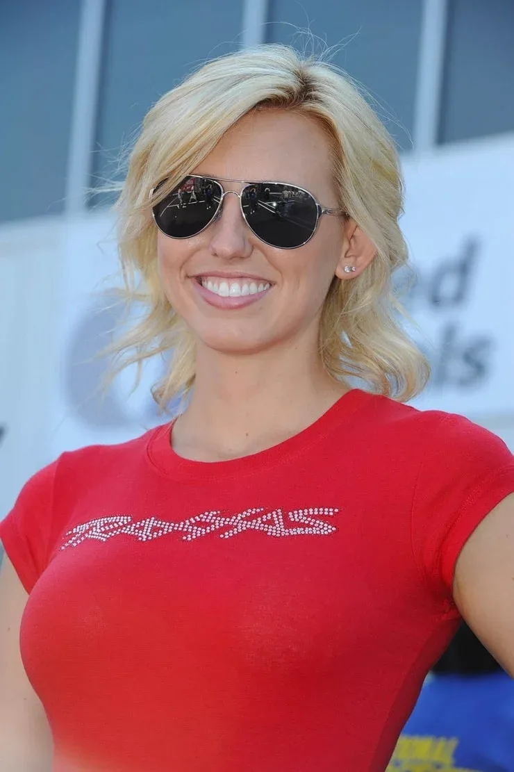 Courtney Force photo 15 — Average, Hazel