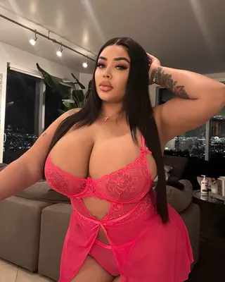 Creole Barbie photo 11 — Mixed-race (primarily Black), Camgirl, Digital Creator, Influencer, Plus Size Model
