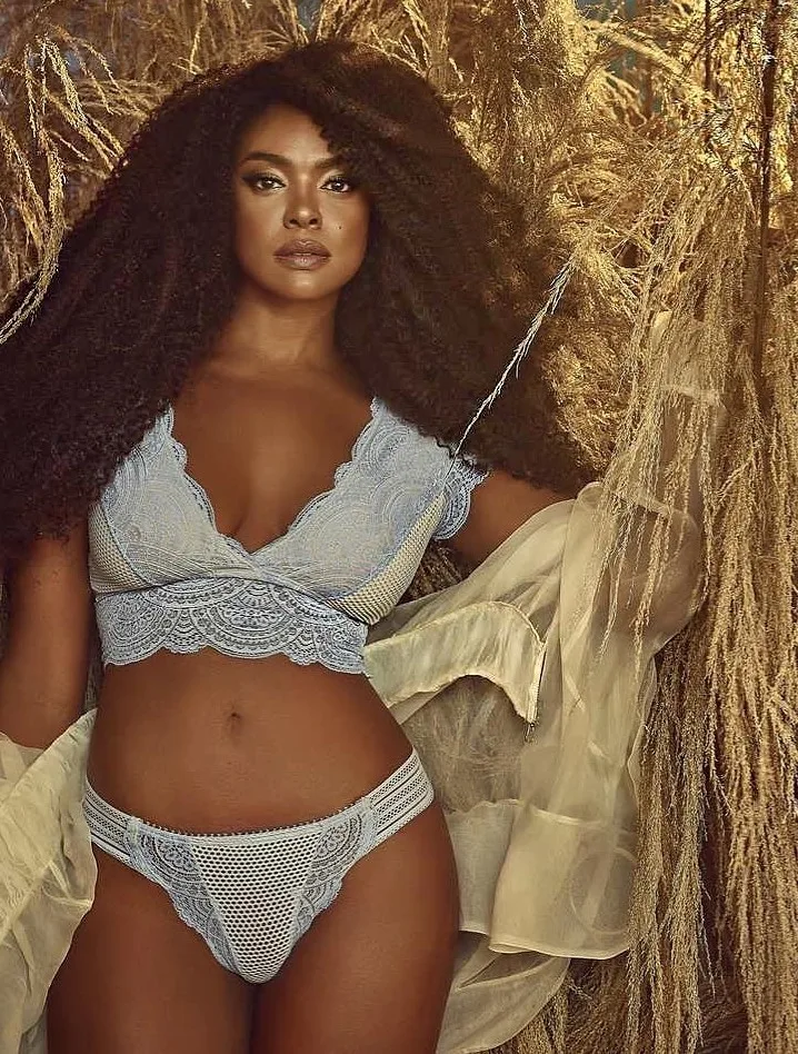 Cris Vianna photo 9 — Average, Brown