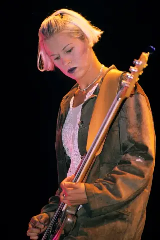 D'arcy Wretzky photo 2 — Blonde, Slim