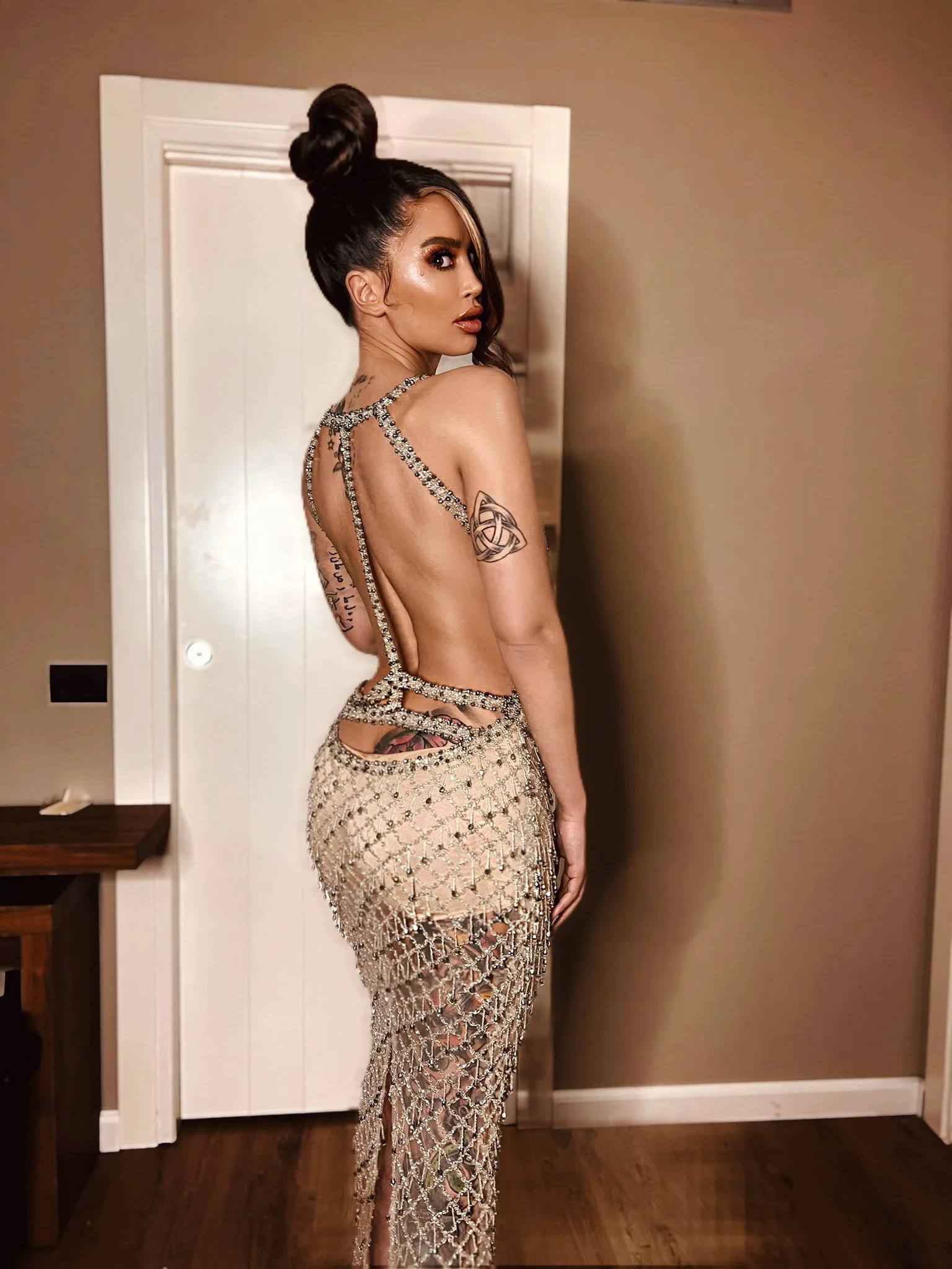 Dafina Zeqiri photo 2 — Brown, Slim