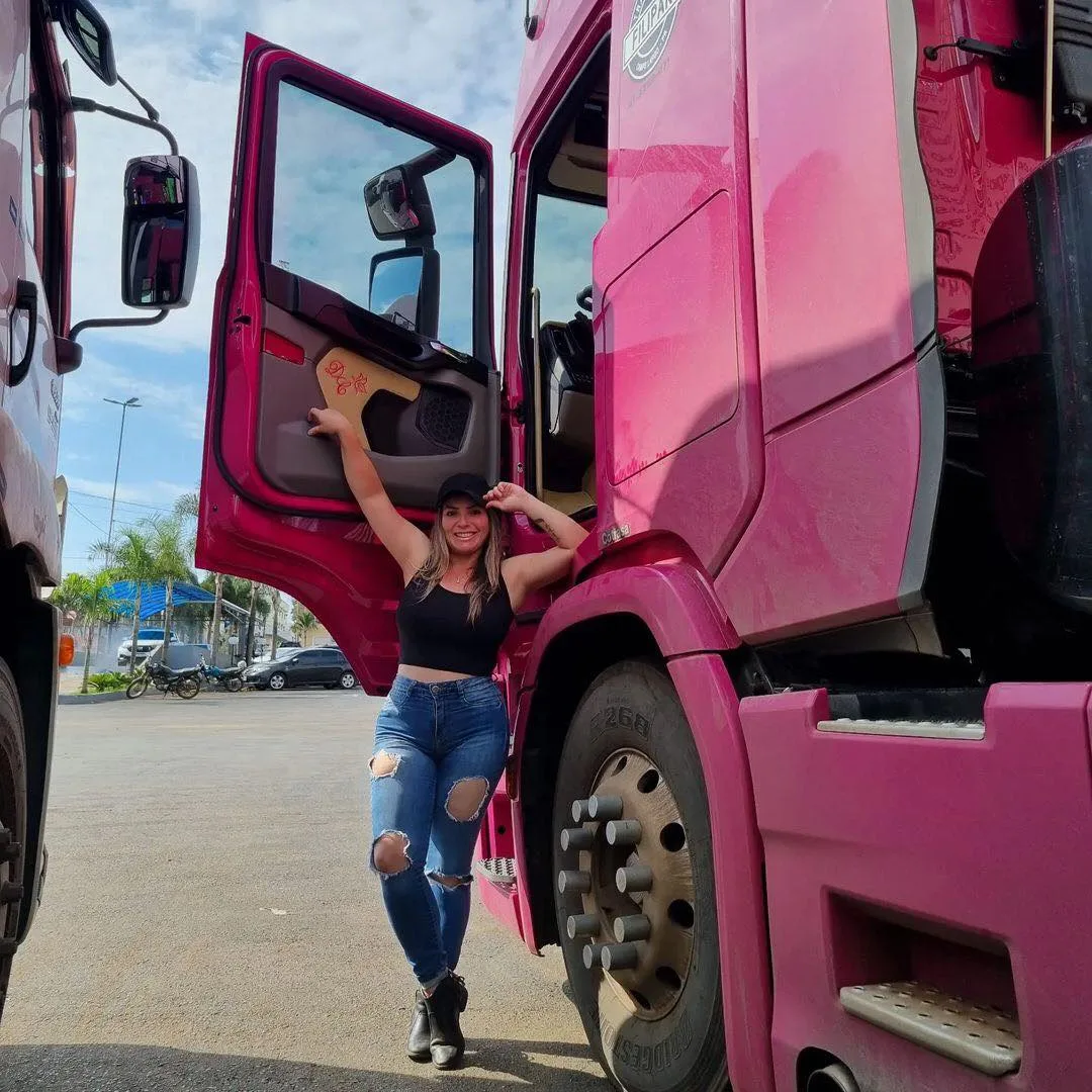 Daiane Cardoso photo 5 — Caucasian, Influencer, TikTok Star, Trucker, YouTuber