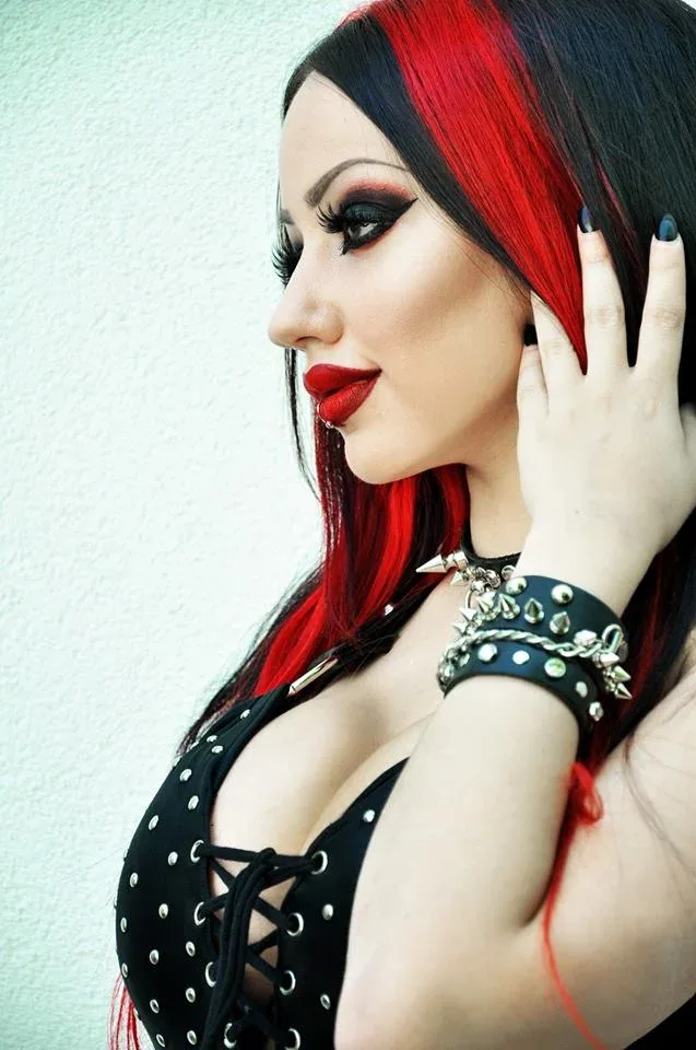 Dani Divine photo 18 — Adult Model, Cosplayer, Fetish Model, Influencer, British