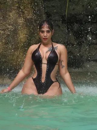 Daniela Burgos photo 14 — Black, Chubby