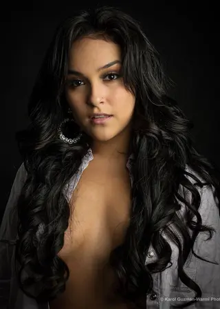Daniela Darcourt photo 15 — Average, Brown