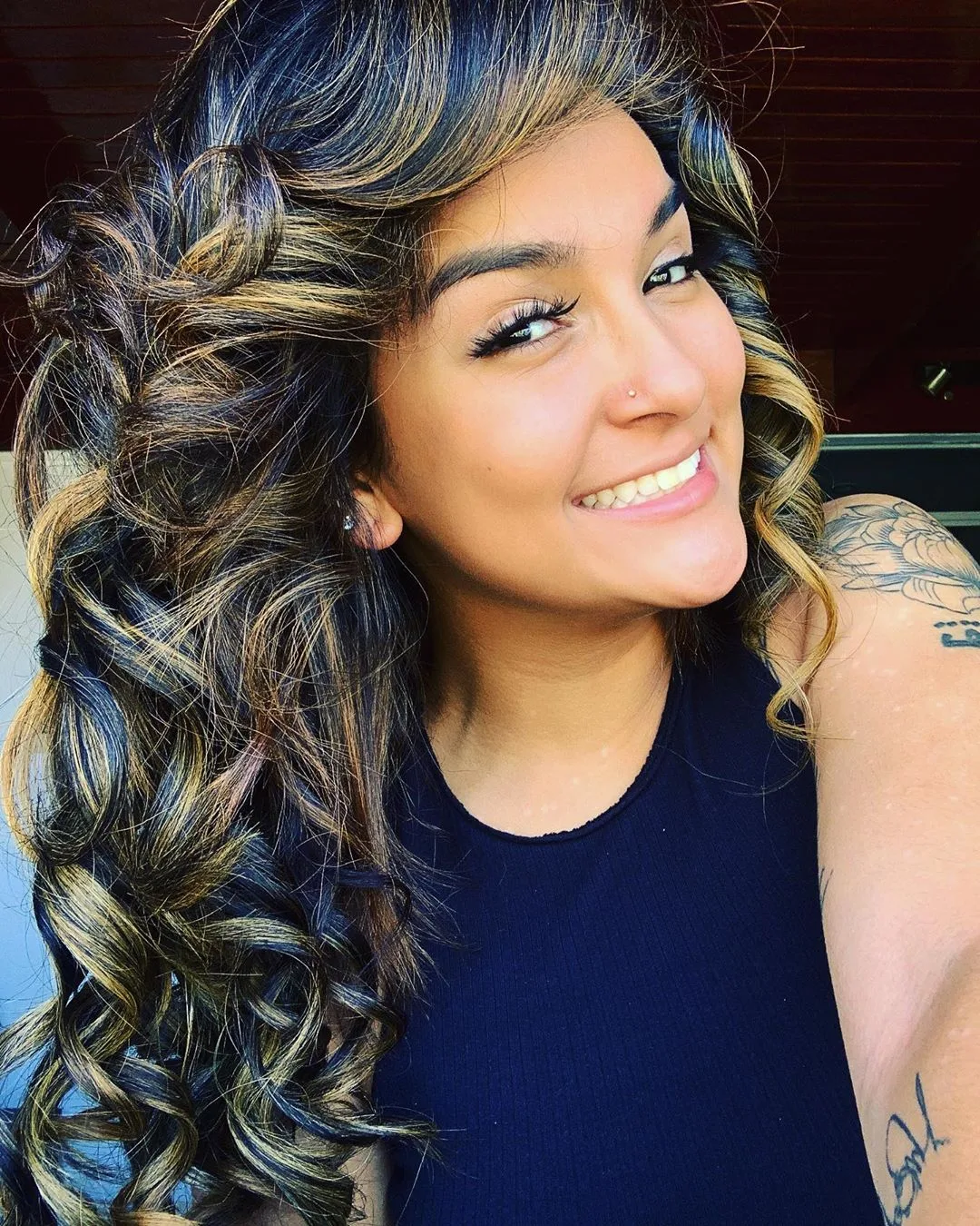 Daniela Darcourt photo 4 — Brown, Latin